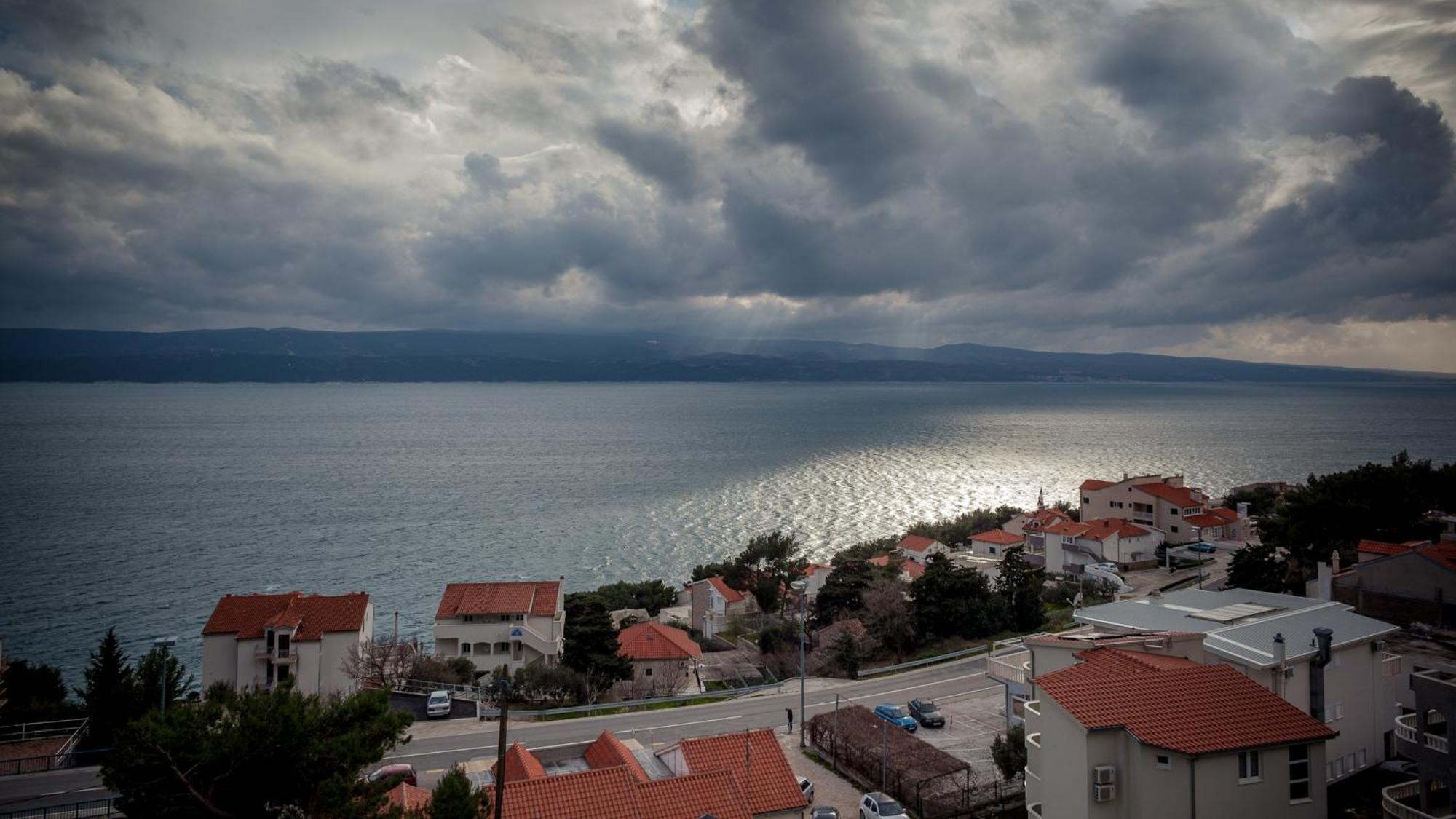 Apartments Toni Omis Bagian luar foto